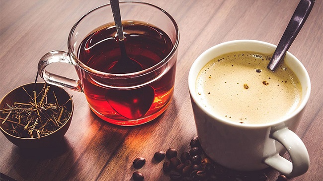 Trà, cà phê, nước tăng lực,... là những đồ uống phổ biến, chứa caffeine để giúp não bộ tỉnh táo