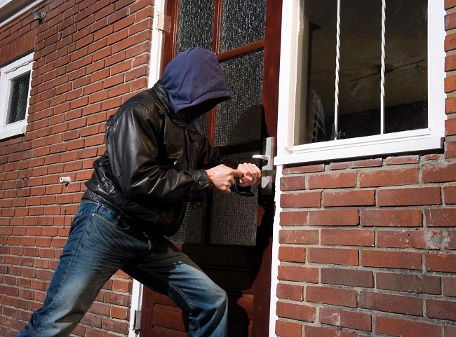 Trộm có thể phá hầu hết các loại khóa kiểu cũ, nên cân nhắc thay ổ khóa thường xuyên
