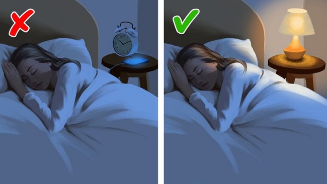 Đồng hồ báo thức và điện thoại có thể ảnh hưởng tới chất lượng giấc ngủ của bạn.