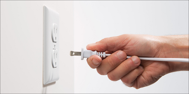 Ngắt nguồn điện hoặc rút dây để đảm bảo an toàn khi thực hiện vệ sinh