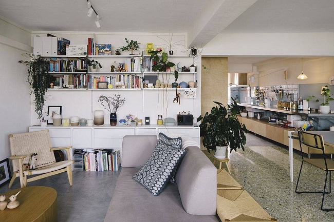 Không gian sống mở bên trong căn hộ nhỏ phong cách hiện đại.